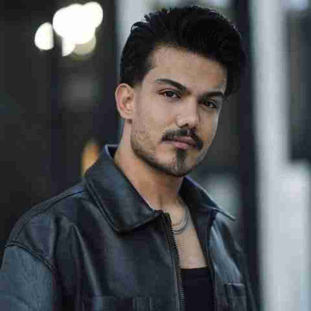 امیر حاتم ستاره