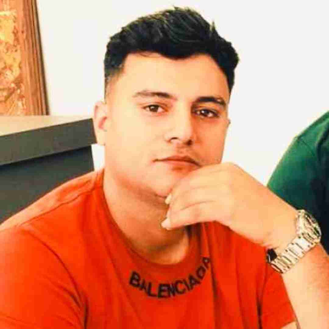 رامین کرمی هر شو مسم و خاطرت هر شو چویلم گریانه