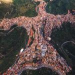 دانلود آهنگ جدید الان تو بغل کی داره خوابت میره